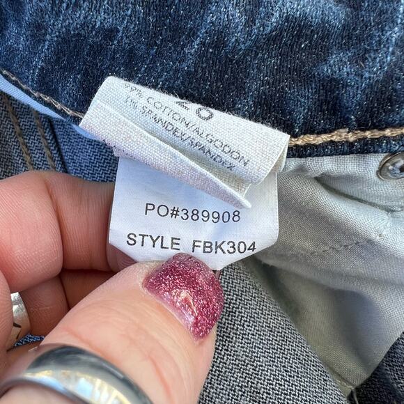 BKE Stella Mid Rise Distressed Whisker Front Jean Shorts Size 26 - Picture 5 of 5